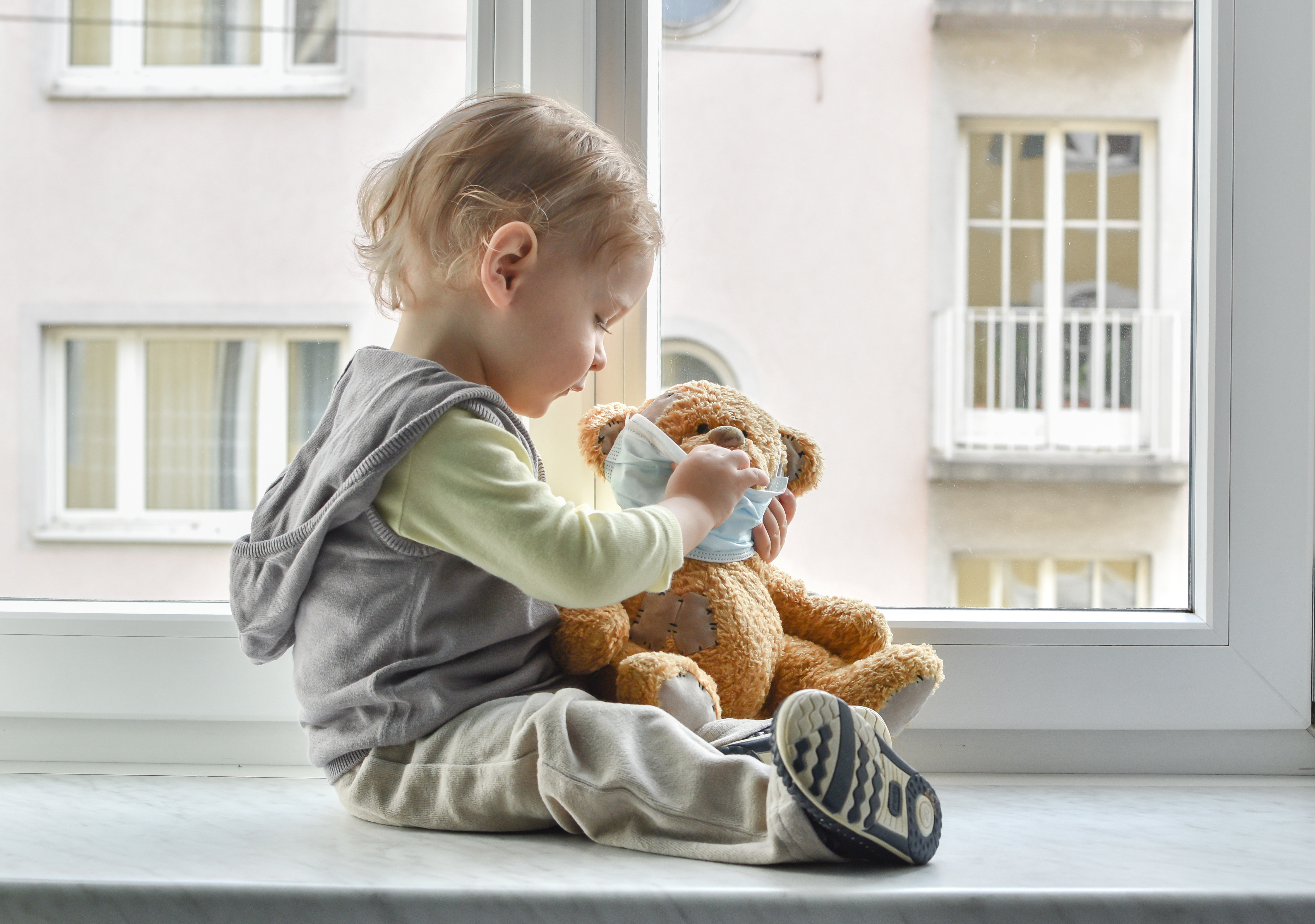La fin du port du masque en crèche : nouvelles recommandations et retours des professionnels de la petite enfance