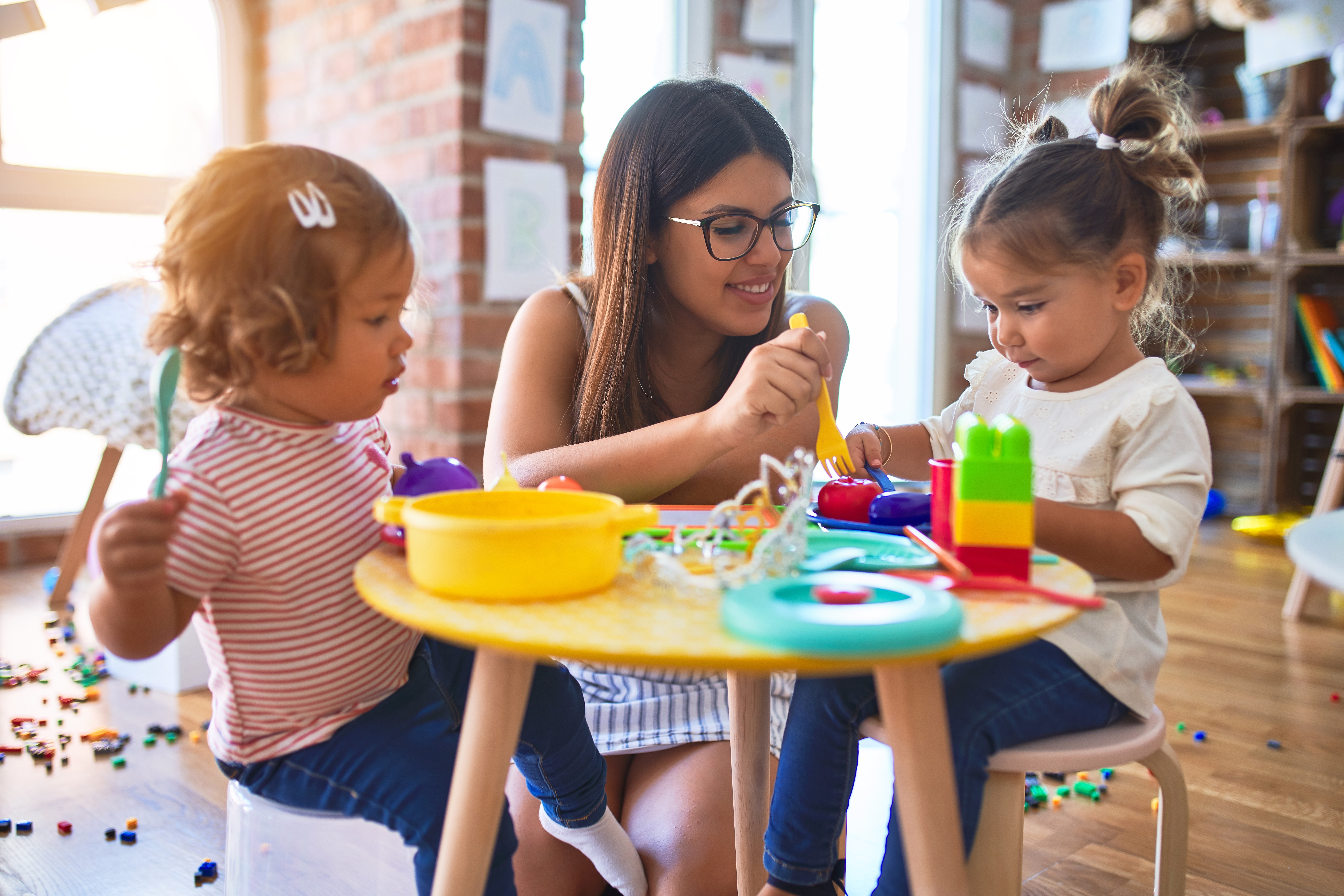 Crèches à l’étranger : comment fonctionne le système en Suisse et au Canada ?
