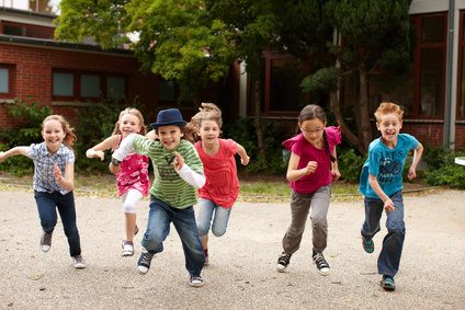 Encourager les interactions entre enfants par les jeux